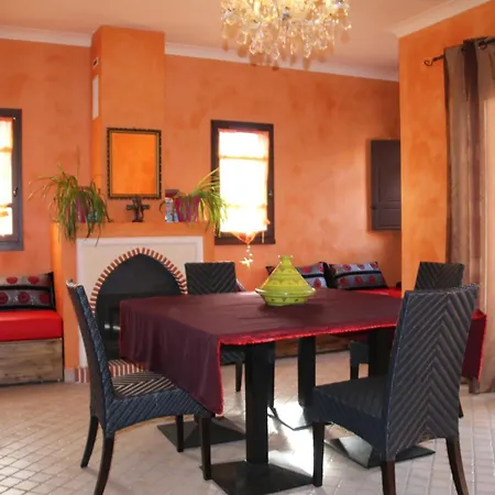 Riad Tiznit, 7 Au Village Naturiste Couple Only